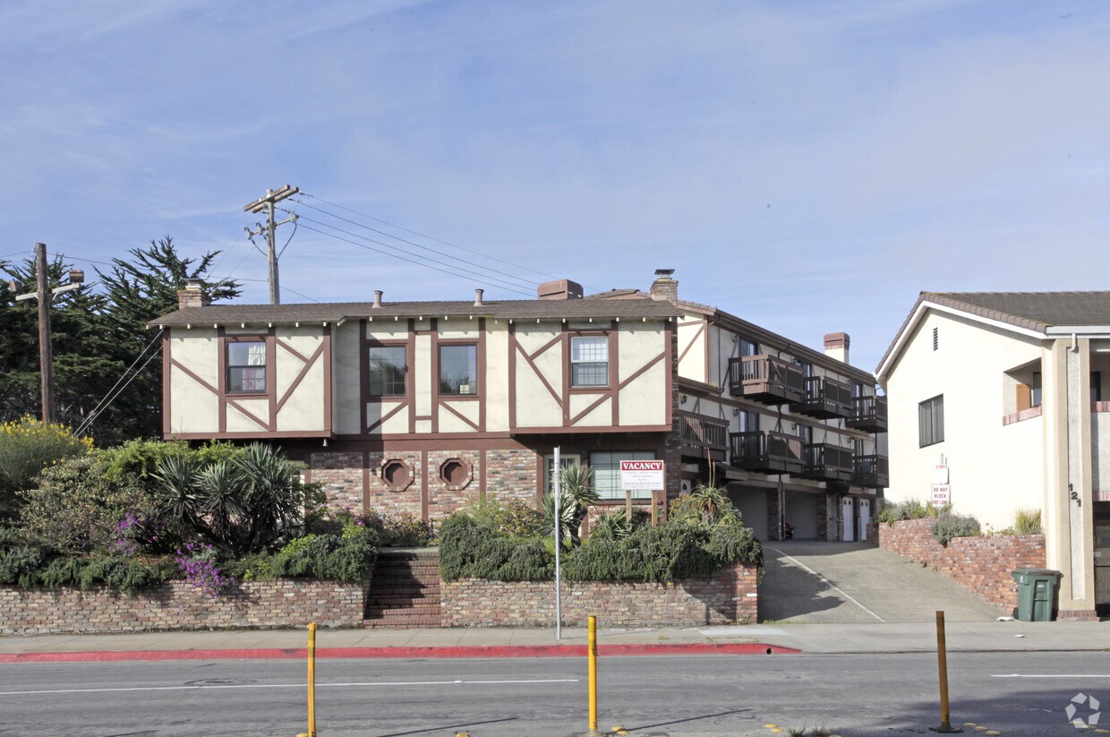 Primary Photo - 101-115 Lighthouse Ave