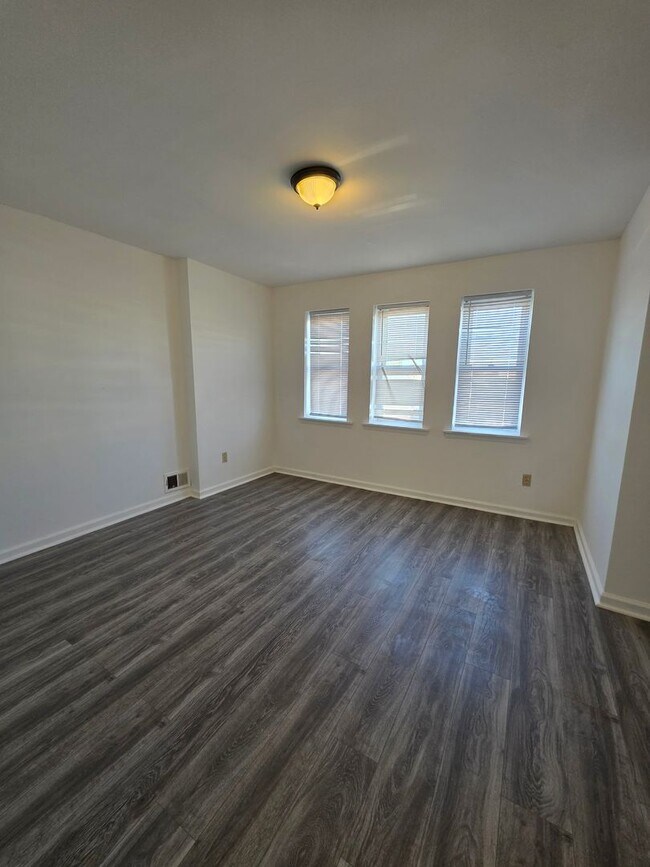 Building Photo - Just Renovated! Charming 3-Bedroom Home in...