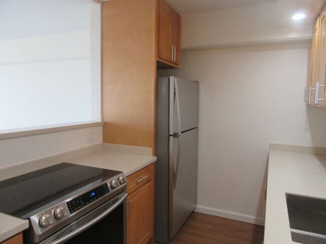 Foto del edificio - 2 Bed 2 Bath 1 Parking at Marco Polo Apartments, Amazing Views 28th Floor!!!