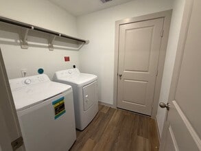 Building Photo - 7728 Evening Emerald Dr