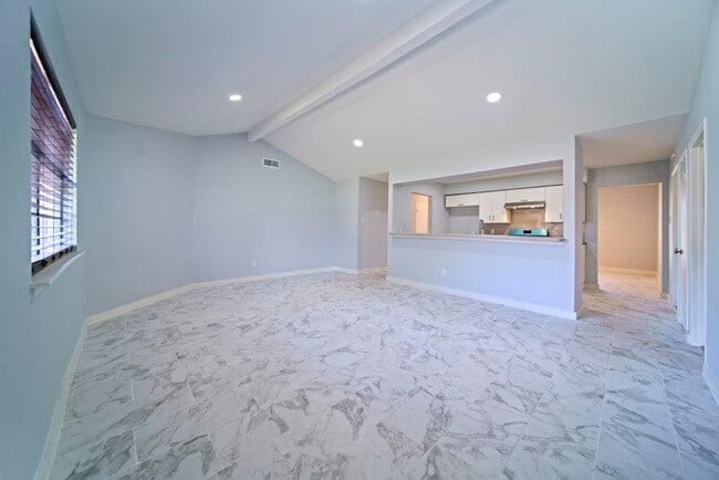 Building Photo - 5015 Fitzwater Dr