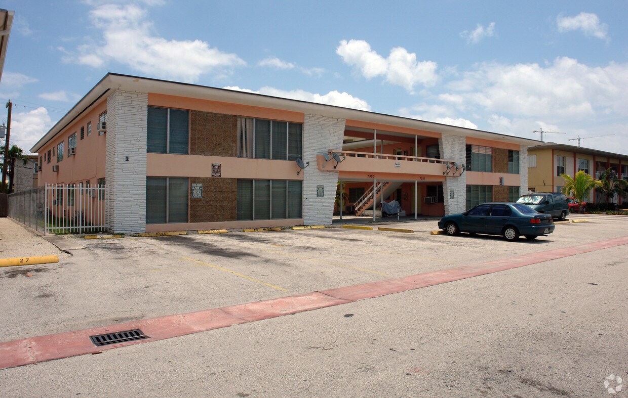 Foto del edificio - 7351-7353 Gary Ave