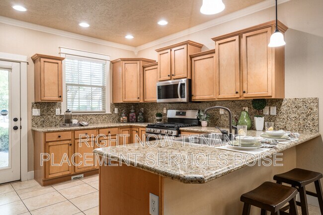 Building Photo - 994 E Winding Creek Dr