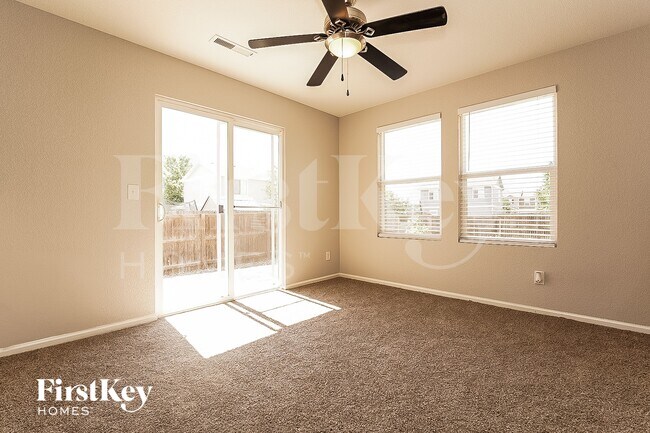 Foto del edificio - 783 Willow Dr