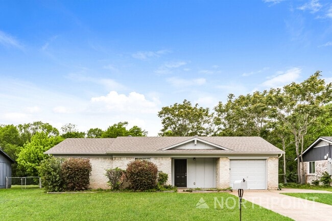 Mesmerizing Single Family Home | 3 BR/1.5 BA | 1-Car Covered Parking | Front and back yard! - Mesmerizing Single Family Home | 3 BR/1.5 BA | 1-Car Covered Parking | Front and back yard!