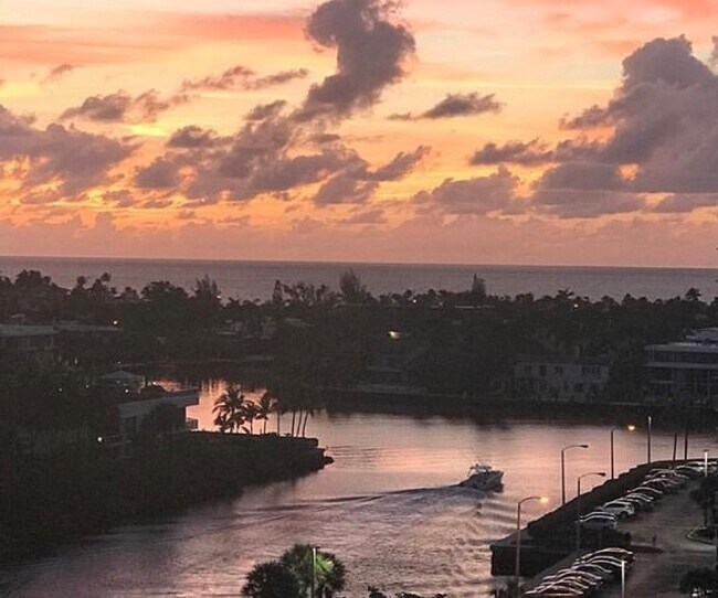 Foto del edificio - 3701 N Country Club Dr