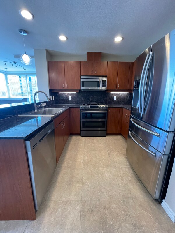 Foto del edificio - 300 W Beech St
