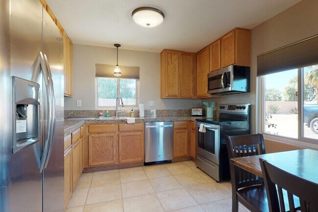 Foto del edificio - 78333 Darby Rd