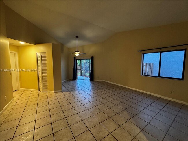 Foto del edificio - 951 SW 109th Ave