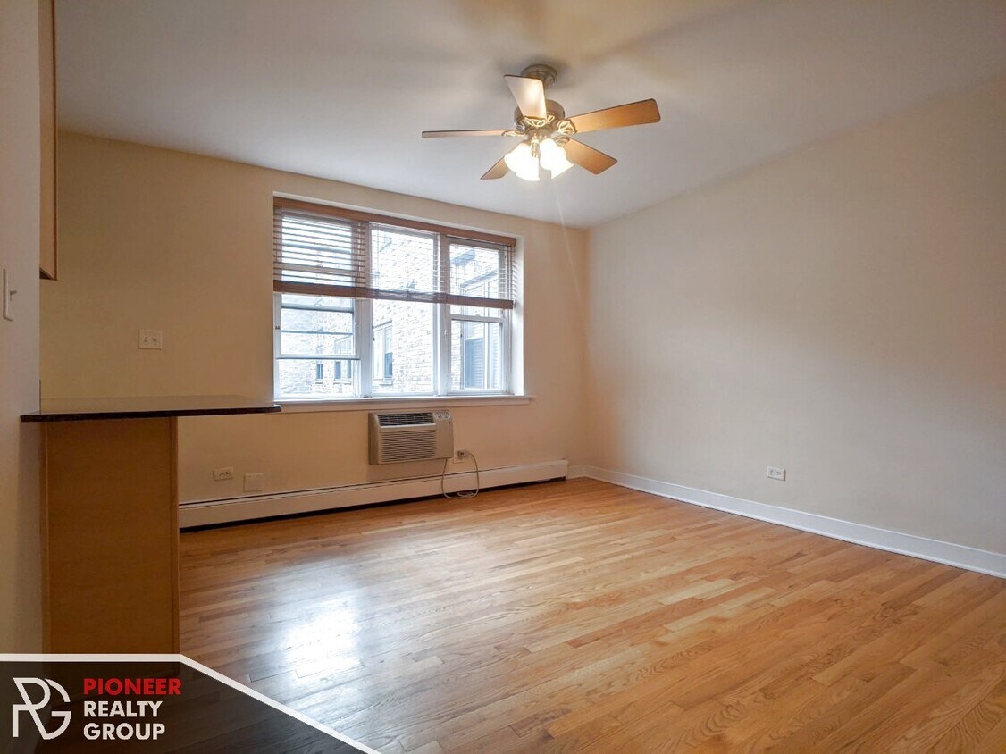 Primary Photo - 625 W Wrightwood Ave