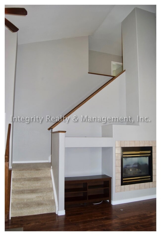Building Photo - 9674 Burberry Way