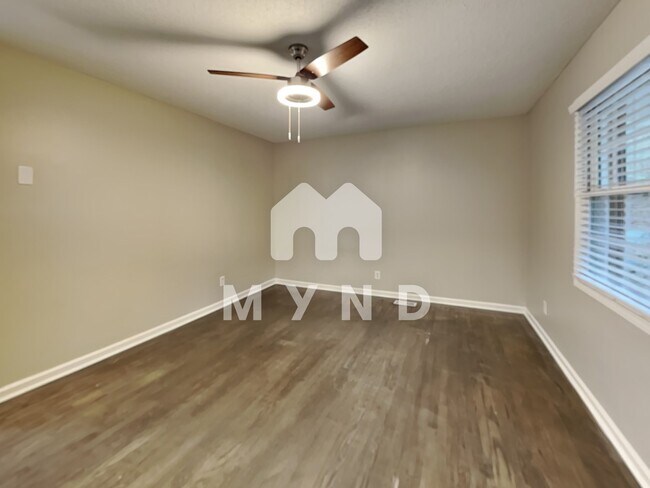 Building Photo - 121 Nicklaus Dr