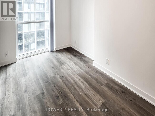 Photo du bâtiment - 180 Front St E