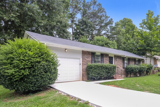 Foto del edificio - 6133 Fieldcrest Dr