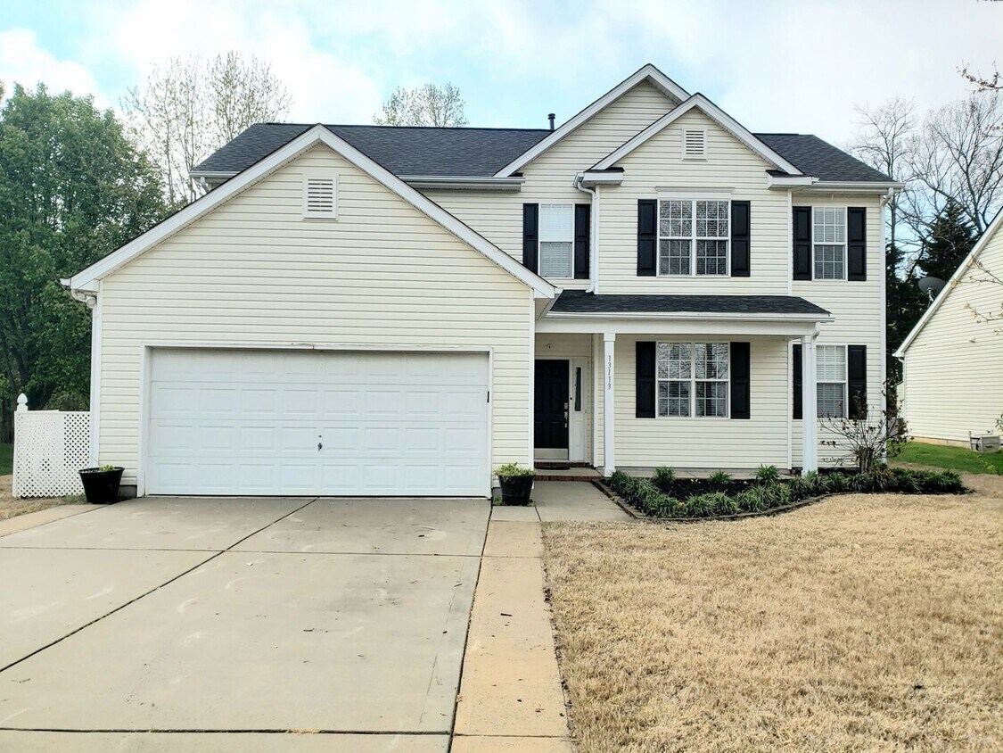 Primary Photo - Beautiful FOUR Bedroom Home in Established...