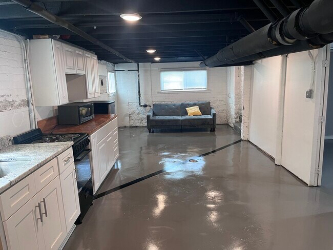 Espacio principal de estar - 10109 S Prospect Ave