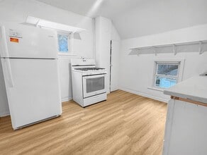 Building Photo - 129 Palmer St NE