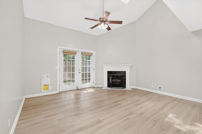 Building Photo - 440 English Ivy Dr