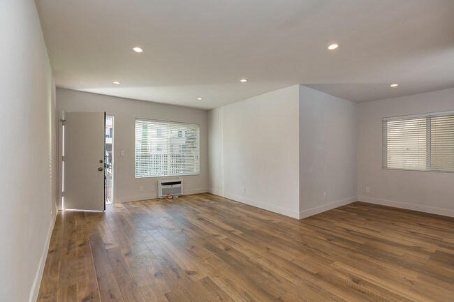Building Photo - 845 S Kenmore Ave