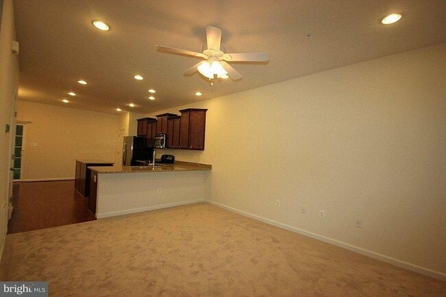 Building Photo - 6282 Newport Ct