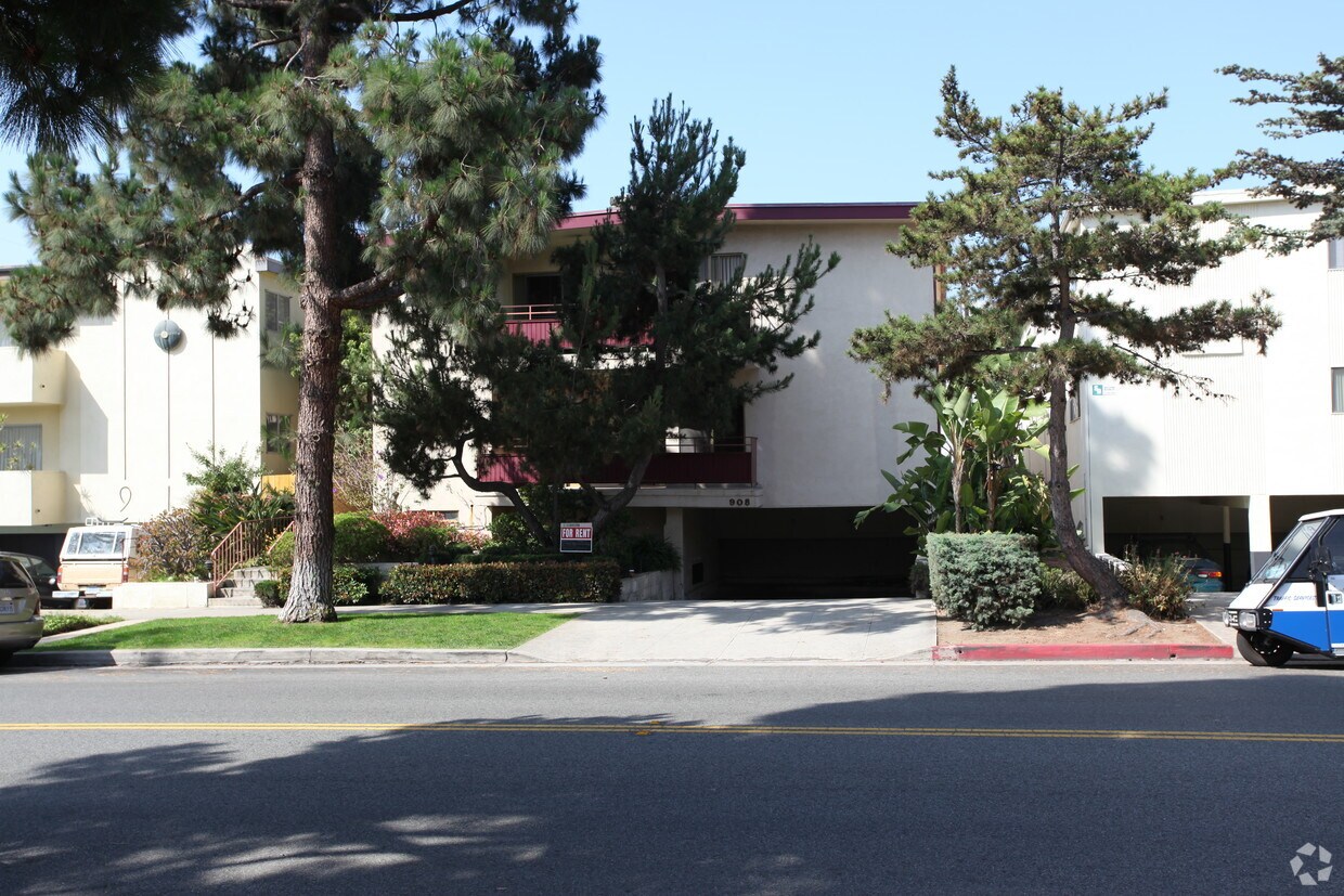 Foto del edificio - 908 11th St