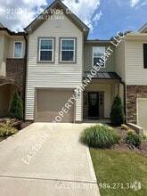 Building Photo - 2102 Solana Wds Dr