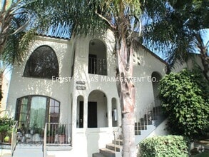 Building Photo - 2084 Chestnut Ave