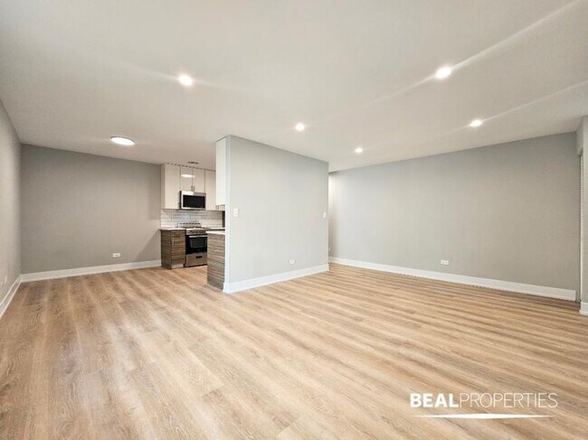 Building Photo - 1 bedroom in CHICAGO IL 60657
