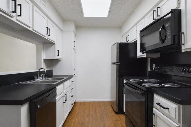 Building Photo - 908 Poplar St