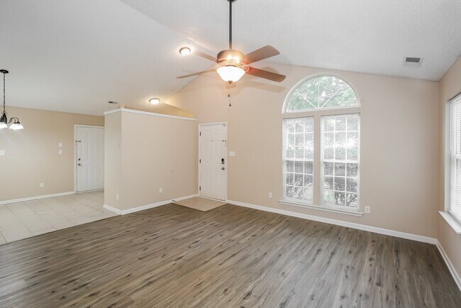 Building Photo - 1001 Salmon River Dr