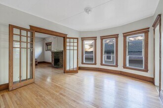 Building Photo - 129 Victoria Pl