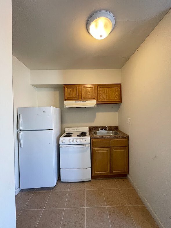 Building Photo - 317 S 60th St