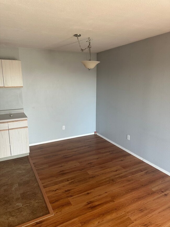 Building Photo - Live in Style and Comfort in this Charming 2-Bedroom Condo!