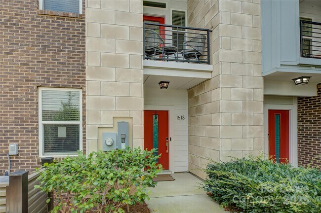 Foto del edificio - 1613 Chatham Ave