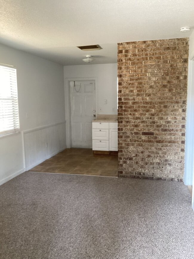 Foto del edificio - Downtown 1 bdrm Apt