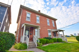 Building Photo - 680-684 Hamlet St