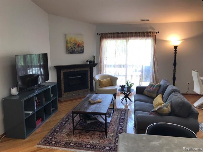 Foto del edificio - 363 Pinewood Cir
