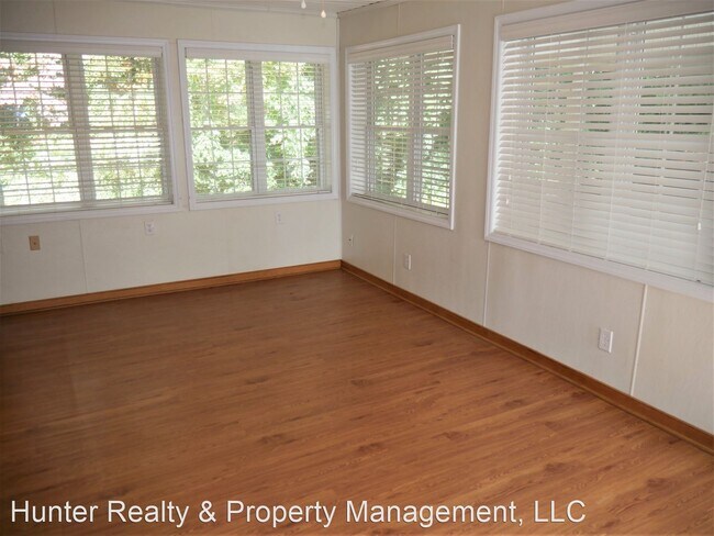 Foto del edificio - 4 br, 3 bath House - 3909 Guinevere Lane
