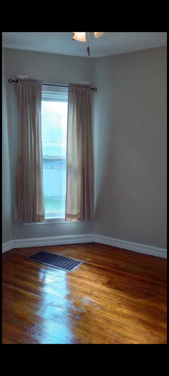 Master Bedroom - 2818 W Wilcox St