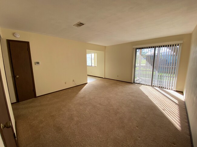 Living Room - 1106 8th Street Ct