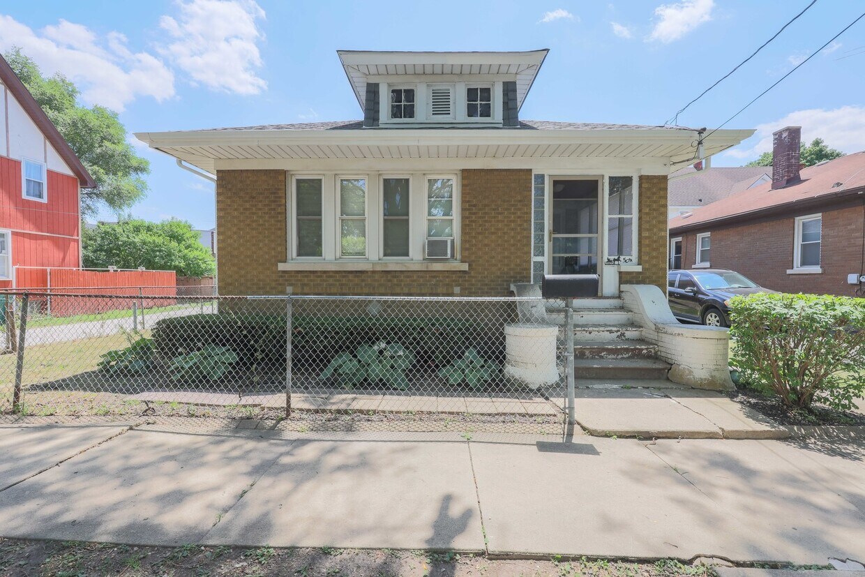504 E Benton St, Joliet, IL 60432 House Rental in Joliet, IL