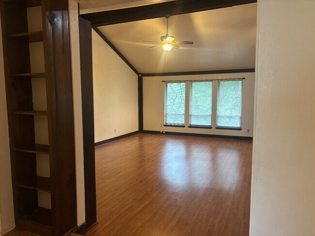 Foto del edificio - 2335 W Tecumseh St