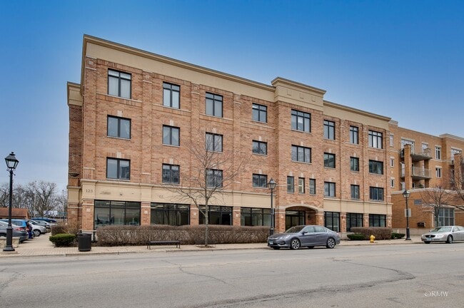 Building Photo - 123 W St Charles Rd