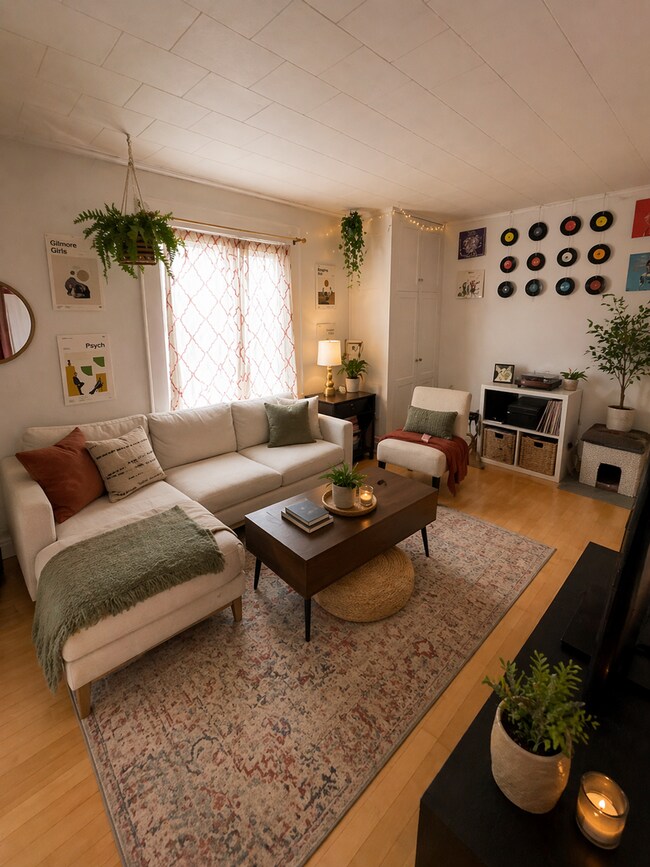 Foto del edificio - 421 N 18th Ave E