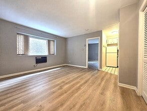 Building Photo - 200 Kelton St