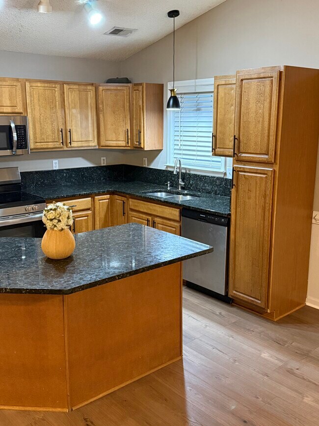 Foto del edificio - 27 Sweetland Ct