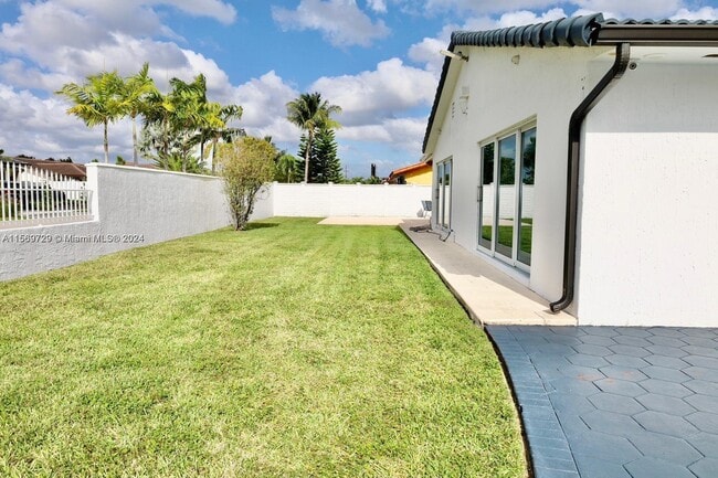 Building Photo - 3125 SW 108th Ave