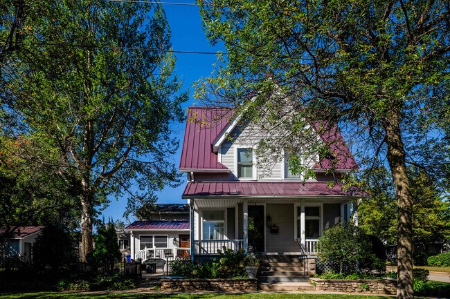 Building Photo - 805 S State St