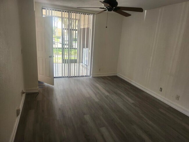 Foto del edificio - 3813 Coral Tree Cir