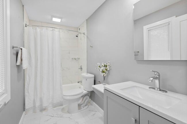 Interior Photo - Elizabeth Green